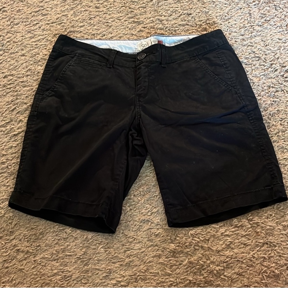 SO Women's Black Bermuda Shorts Size 9 Juniors 🌺